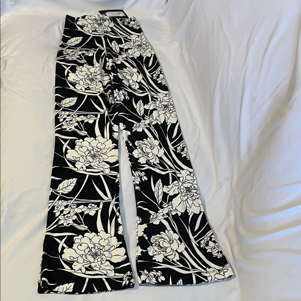 bryn Walker Black and White Floral Wide Leg Pants - Picture 11 of 12
